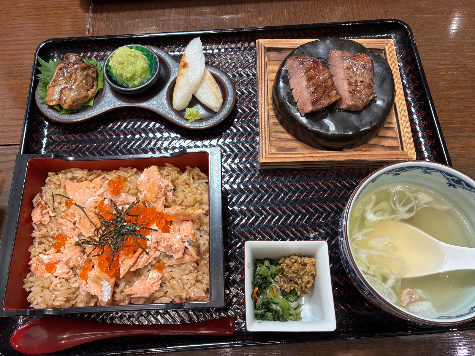 仙台ではらこ飯と牛タンを堪能