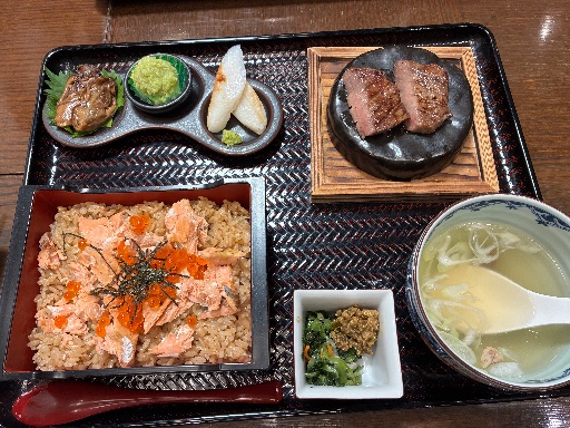 仙台ではらこ飯と牛タンを堪能